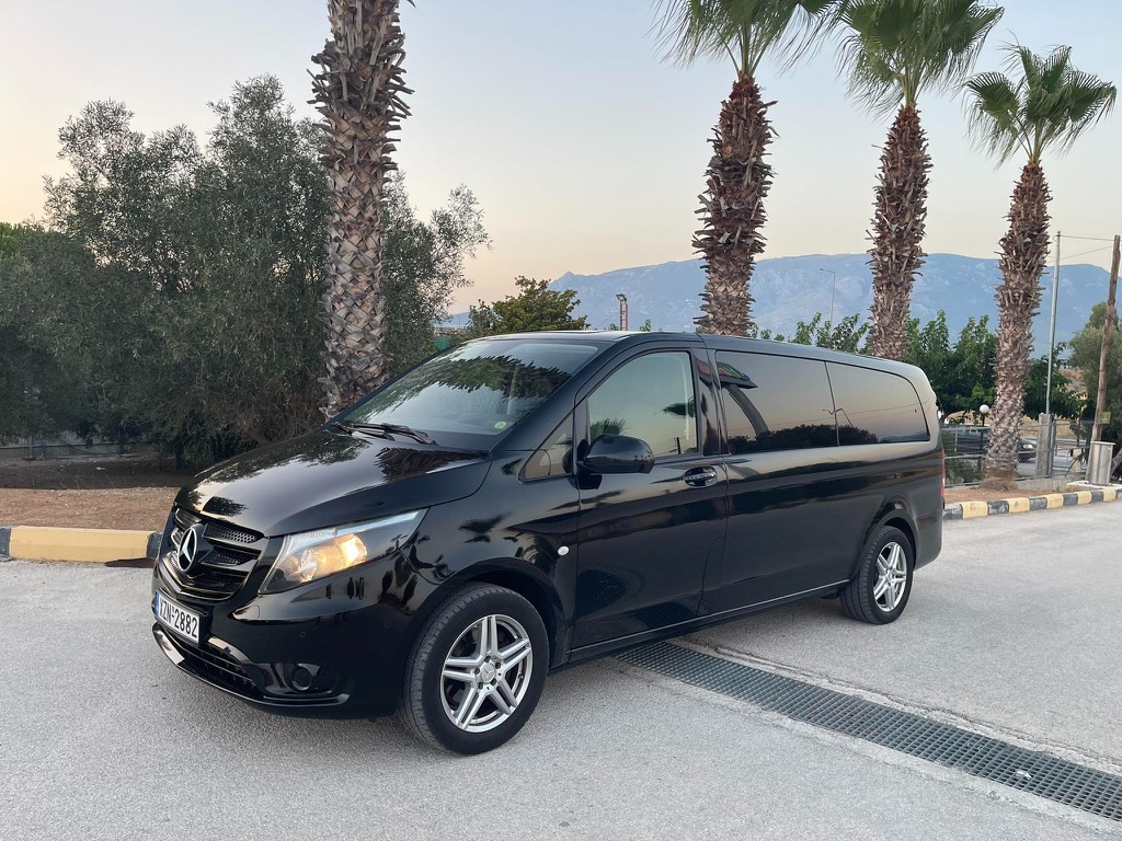 Μαύρο Mercedes van της Soti Tours